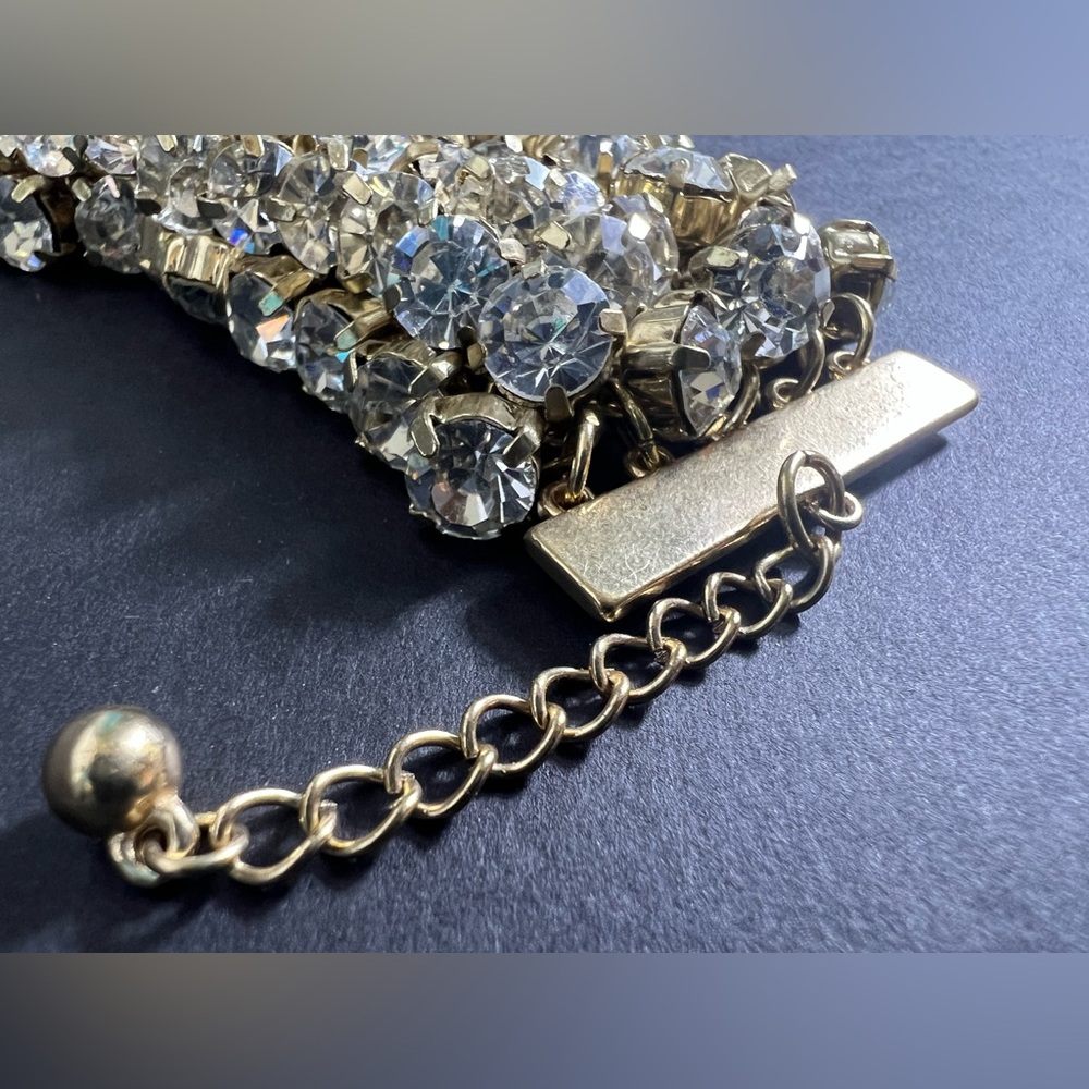 Stunning Clear Rhinestone Bauble Bracelet with Gold Hardware – Brand New - Picture 6 of 10
